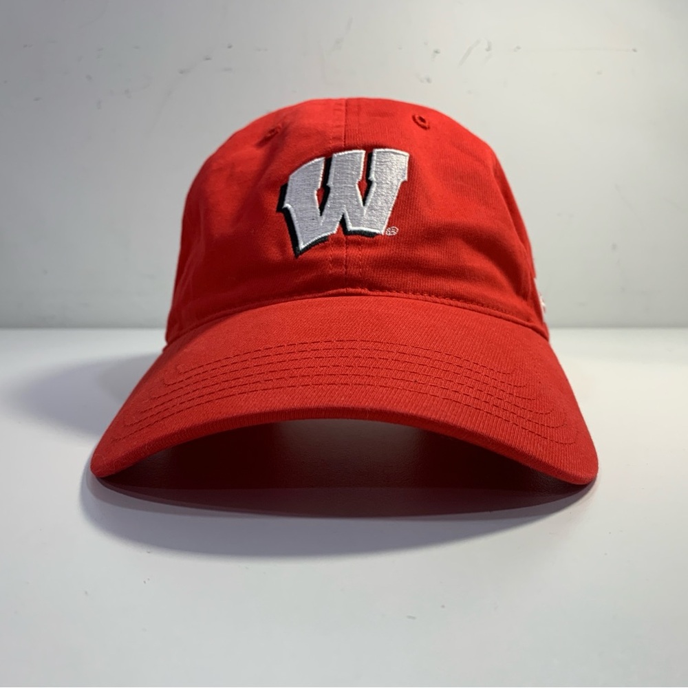 Under Armour Wisconsin Badgers Red White Patch W Logo Mesh Adjustable Hat Cap OS